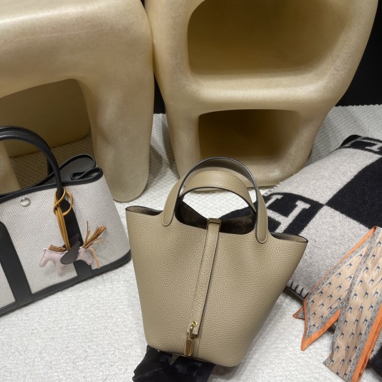 ピコタンロック18/PM トリヨンクレマンス CLEMENCE  TC  ベージュマルファ   Beige marfa   8Q  2023年秋冬コレクション最新色！  ゴールド金具 全手縫い