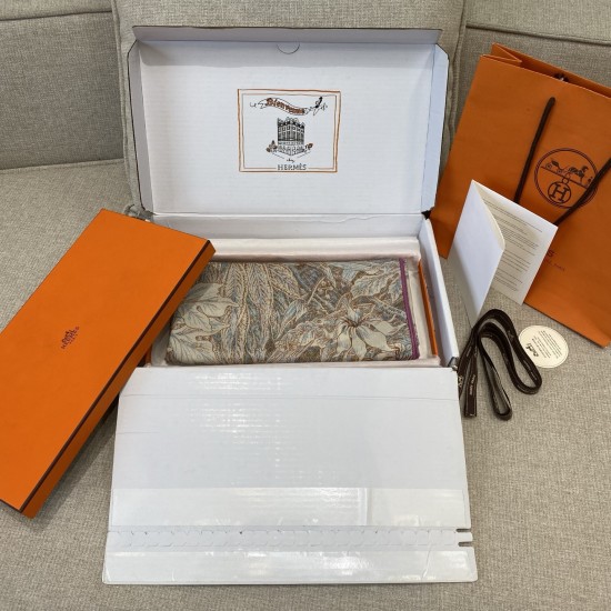 Hermes エルメス セイラータトゥーバンダナ 141 ショール Hermes エルメス セイラータトゥーバンダナ 141 ショール