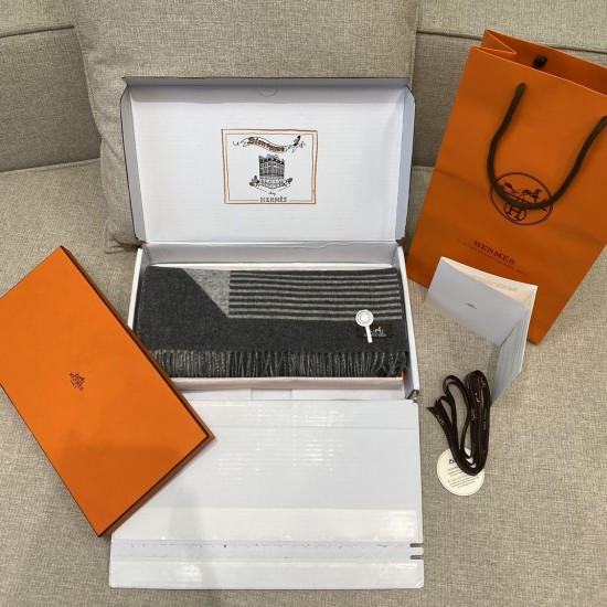 HERMES エルメス Casaque Sangle a Boucle スカーフ HERMES エルメス Casaque Sangle a Boucle スカーフ