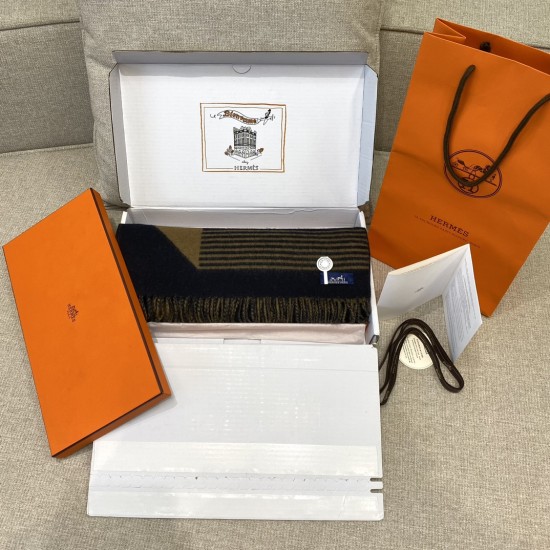 HERMES エルメス Casaque Sangle a Boucle スカーフ HERMES エルメス Casaque Sangle a Boucle スカーフ