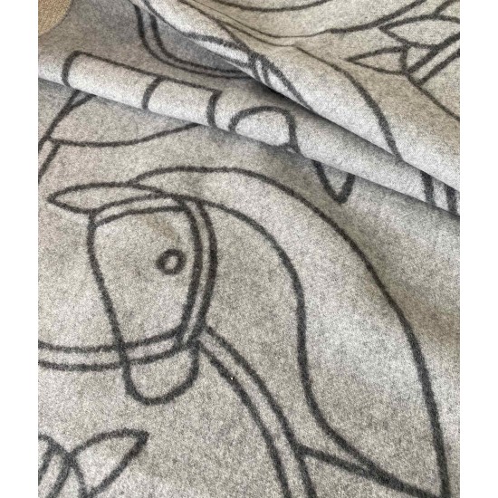 Hermes エルメス)・新作『馬術インターリーブ カシミヤスカーフ・グレー & ホワイト Hermes エルメス)・新作『馬術インターリーブ カシミヤスカーフ・グレー & ホワイト