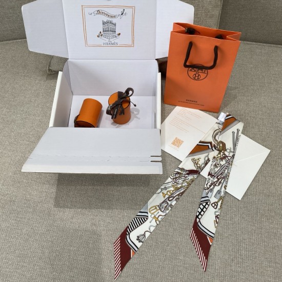 Hermes エルメス 鞍具フラワーブーケ Twilly スモールスカーフ Hermes エルメス 鞍具フラワーブーケ Twilly スモールスカーフ