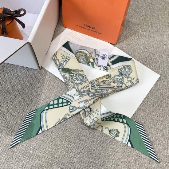 Hermes エルメス 鞍具フラワーブーケ Twilly スモールスカーフ Hermes エルメス 鞍具フラワーブーケ Twilly スモールスカーフ