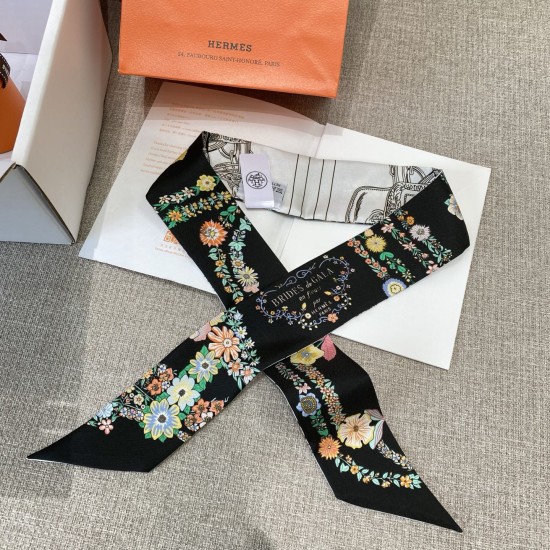 Hermes  エルメス 華やかな手綱フラワーバージョン Twilly スモールスカーフ 