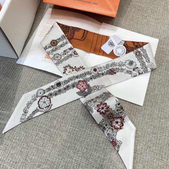 Hermes エルメス 華やかな手綱フラワーバージョン Twilly スモールスカーフ Hermes エルメス 華やかな手綱フラワーバージョン Twilly スモールスカーフ