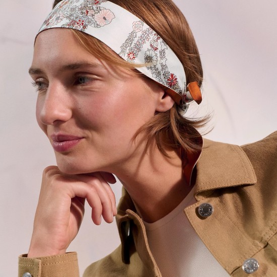 Hermes エルメス 華やかな手綱フラワーバージョン Twilly スモールスカーフ Hermes エルメス 華やかな手綱フラワーバージョン Twilly スモールスカーフ