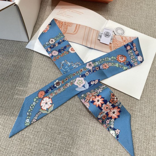 Hermes エルメス 華やかな手綱フラワーバージョン Twilly スモールスカーフ Hermes エルメス 華やかな手綱フラワーバージョン Twilly スモールスカーフ