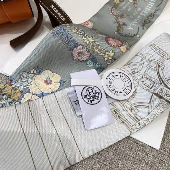 Hermes  エルメス 華やかな手綱フラワーバージョン Twilly スモールスカーフ 