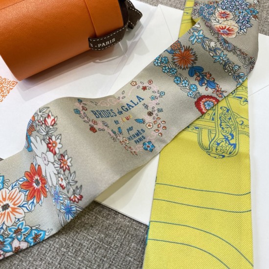 Hermes エルメス 華やかな手綱フラワーバージョン Twilly スモールスカーフ Hermes エルメス 華やかな手綱フラワーバージョン Twilly スモールスカーフ