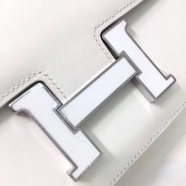 エルメス コンスタンス24 ホワイト エバーカラー シルバー金具